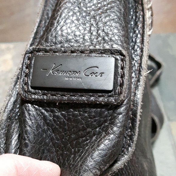 Kenneth Cole leather messenger bag. - Picture 7 of 7